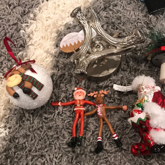 Assorted Christmas ornaments - Picture 2 of 6